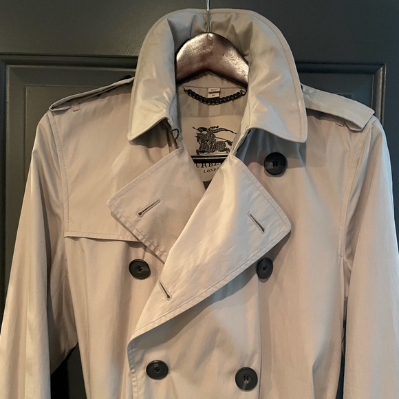 Men’s Burberry Trench Coat Size M.
